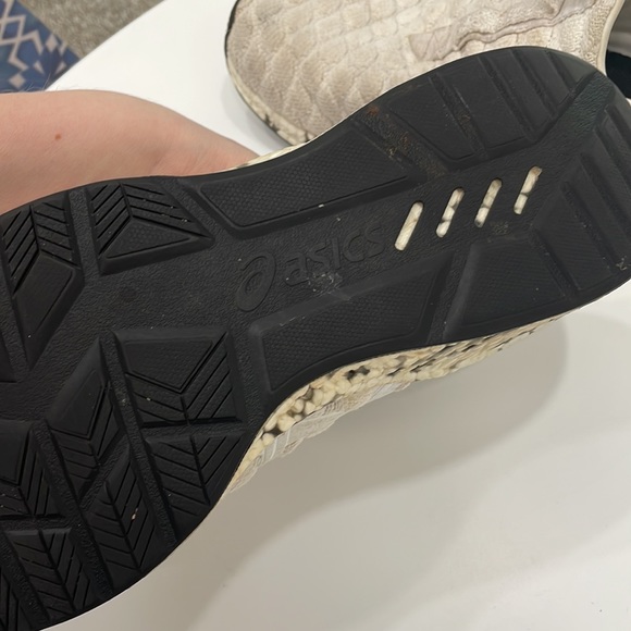 Steve Aoki asics hyper gel sneakers. - Picture 4 of 5